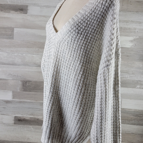 American Eagle Oversized Knit V Neck Light Gray Melange Sweater Large NWT - Picture 3 of 16